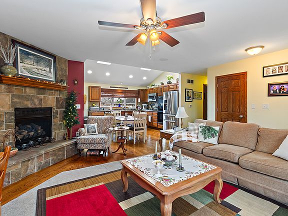 3rd image of 474 Saint Aubin Cir