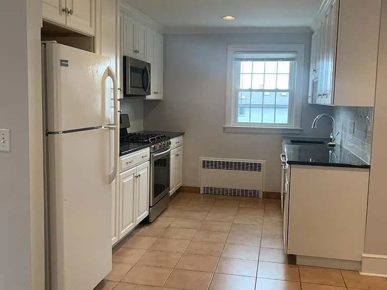 41 Ridge St #2 — Photo 6