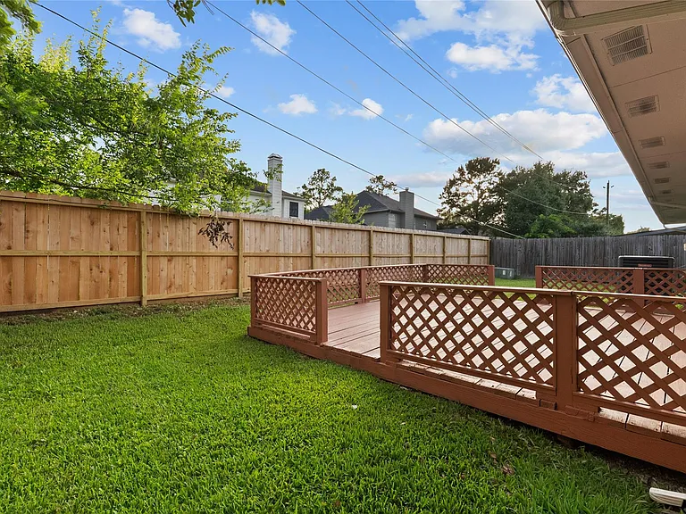 15834 Constitution Ln — Photo 30