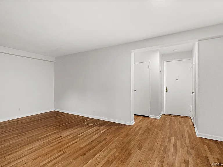 700 Scarsdale Ave #1W — Photo 2
