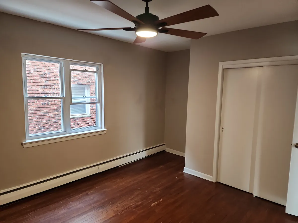 Building Photo - 68 E Main St #4
