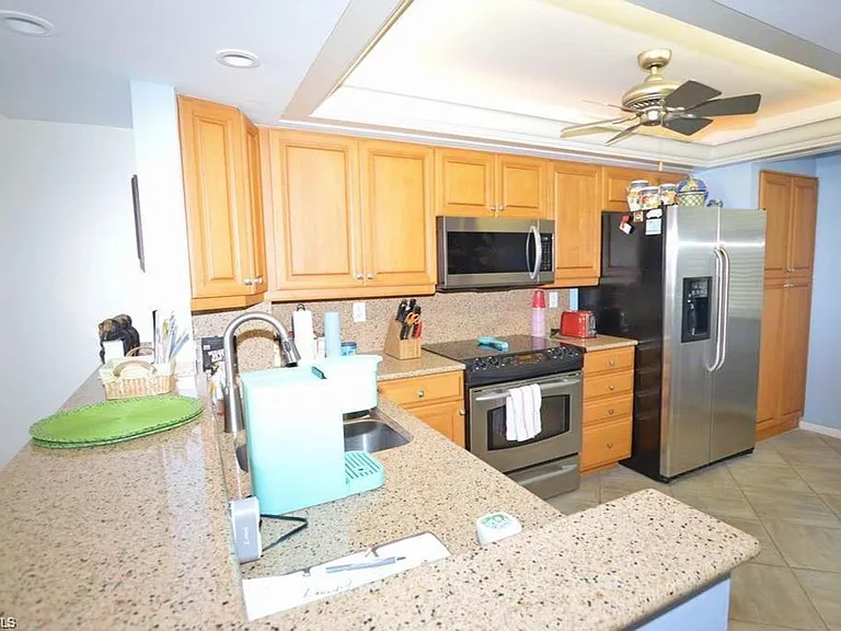 260 Seaview Ct #404 — Photo 19