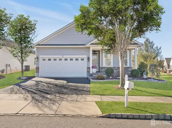 3 Salerno Rd, Manalapan, NJ 07726