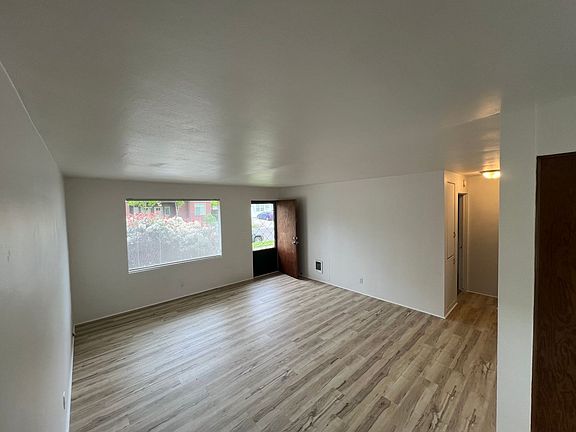 3rd image of 350-352 E 17th Ave
