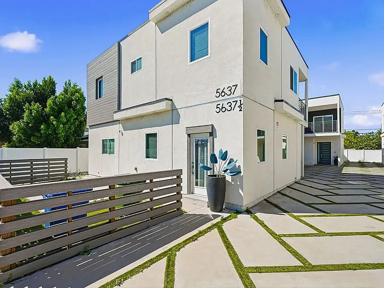 5639 Riverton Ave — Photo 23