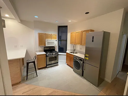 Rented by New York Realty | media 7