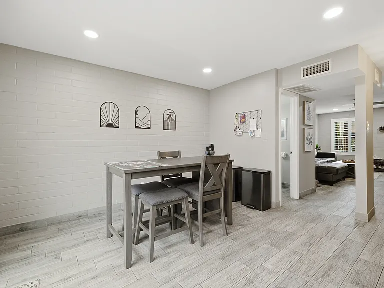 4846 N Woodmere Fairway #8 — Photo 11