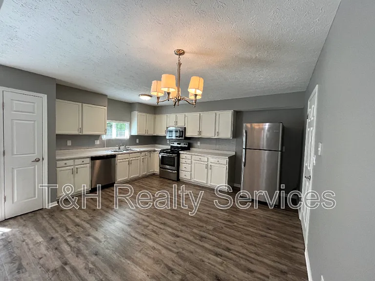 6528 Adamson Ct — Photo 8
