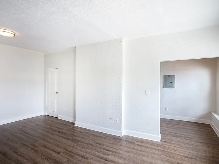 Bronson Lofts — Photo 5