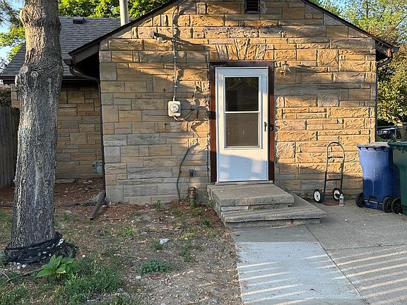 2nd image of 1865 Warwick Ave