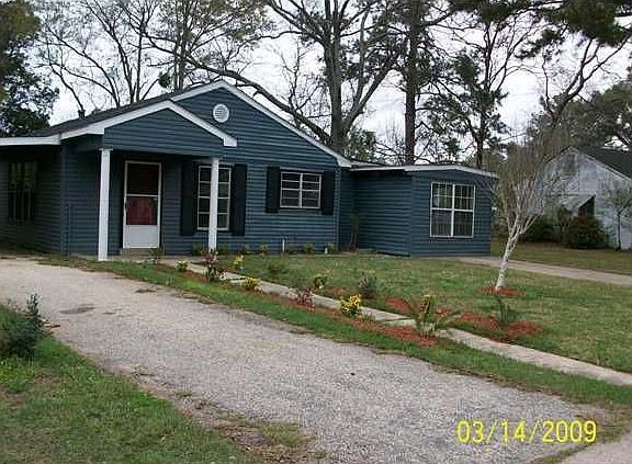2nd image of 3066 Louise Dr N