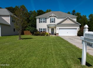 104 Long Pond Dr, Sneads Ferry, NC 28460