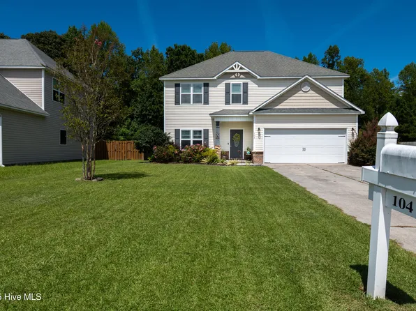 104 Long Pond Drive, Sneads Ferry, NC 28460