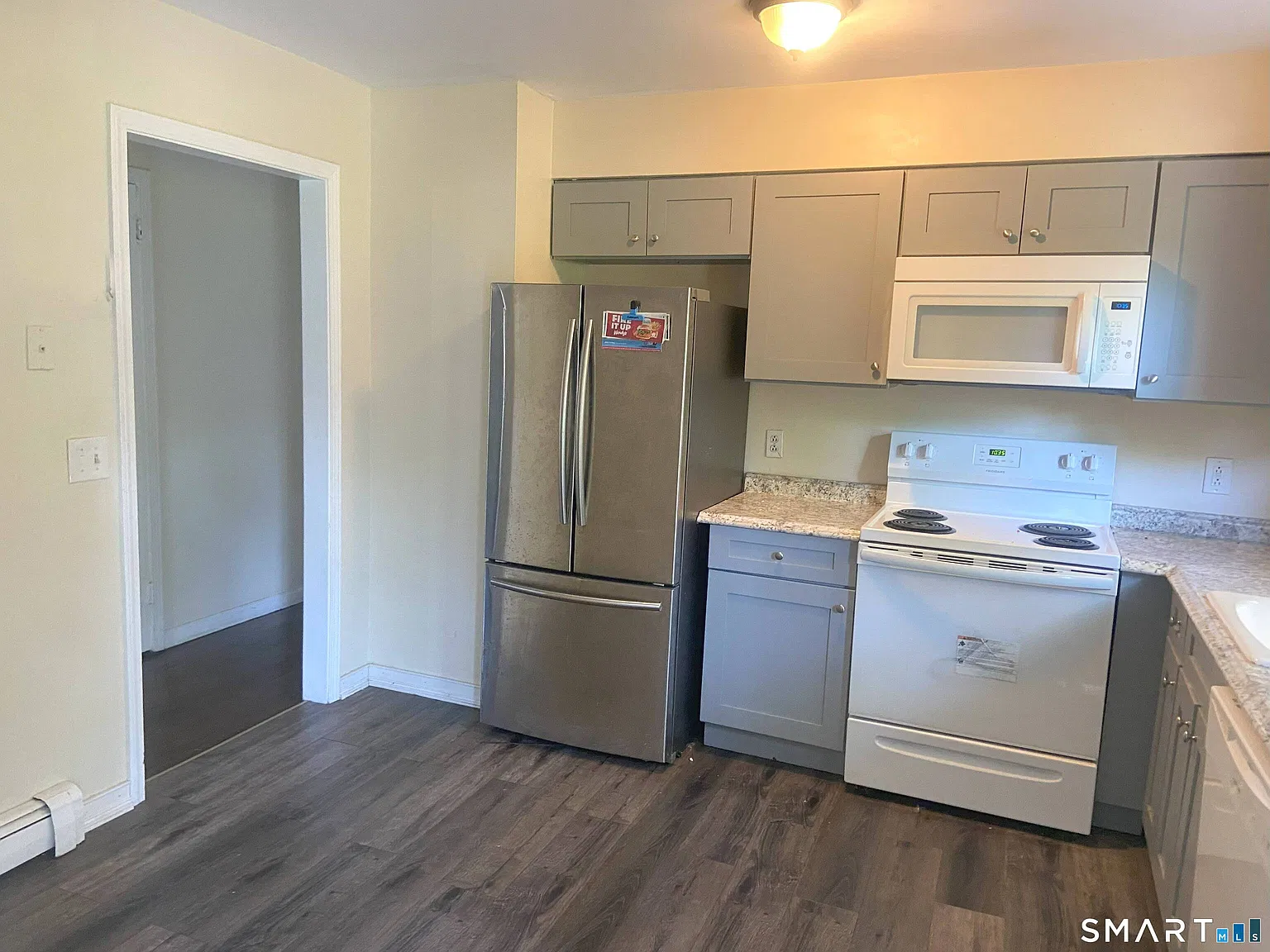 4 bed, 2.0 bath, 1095 sqft, $3,700 — Photo 2