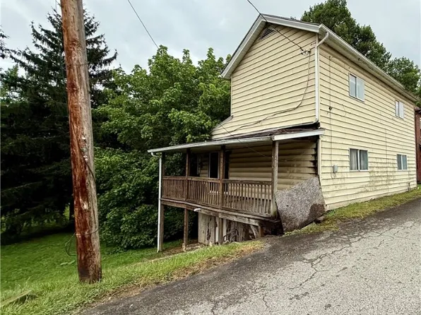 527 Sugar Ln, Clarksville, PA 15322