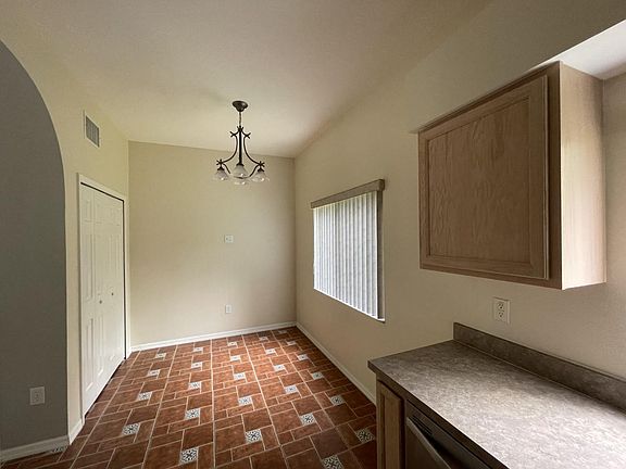 4th image of 18131 Sandy Pointe Dr