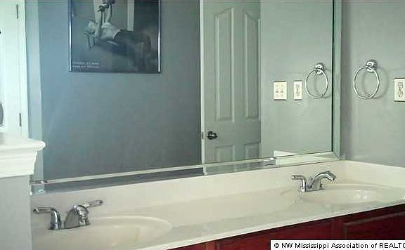 5th image of 3311 Court Dr