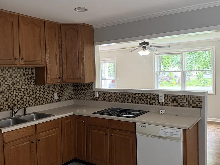604 Edgewood Blvd — Photo 5
