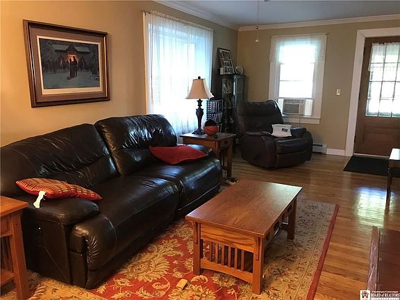 3rd image of 106 Garfield Ct