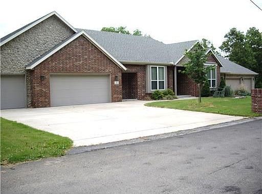 1st image of 13 Summers Ln
