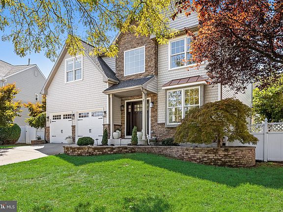 2nd image of 7 Woodyfield Ln