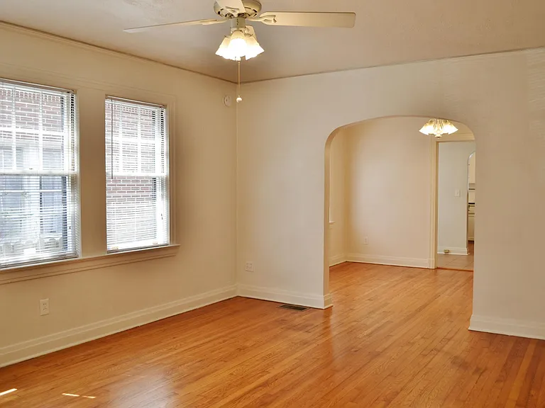 2559 Dellwood Ave — Photo 9