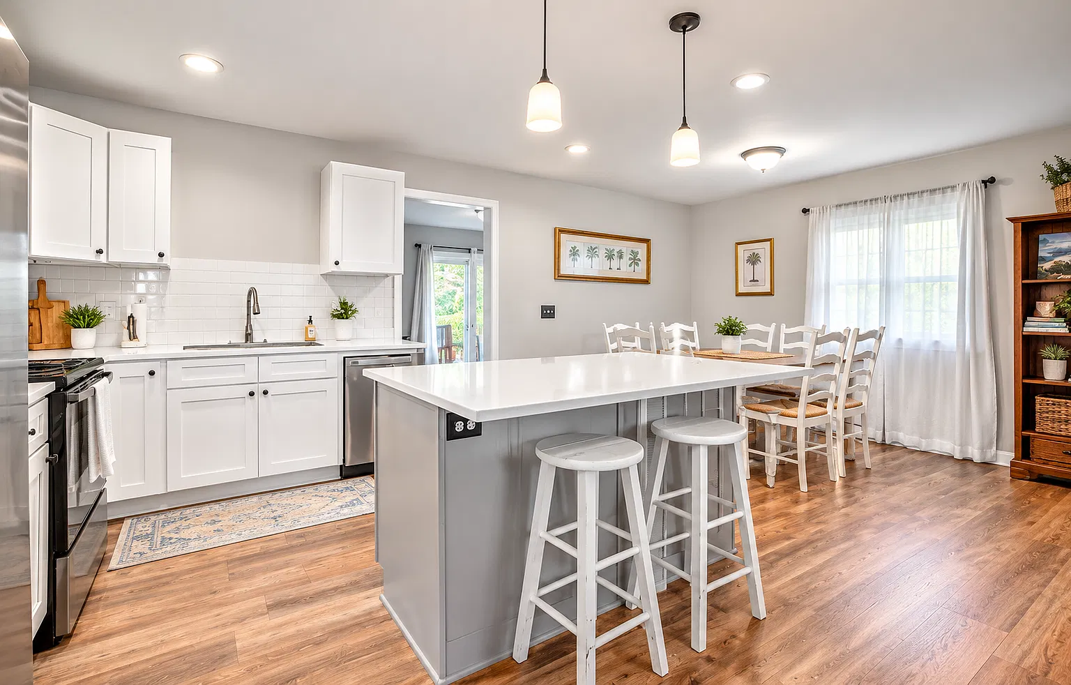 3 bed, 1.5 bath, 1345 sqft, $2,350 — Photo 3