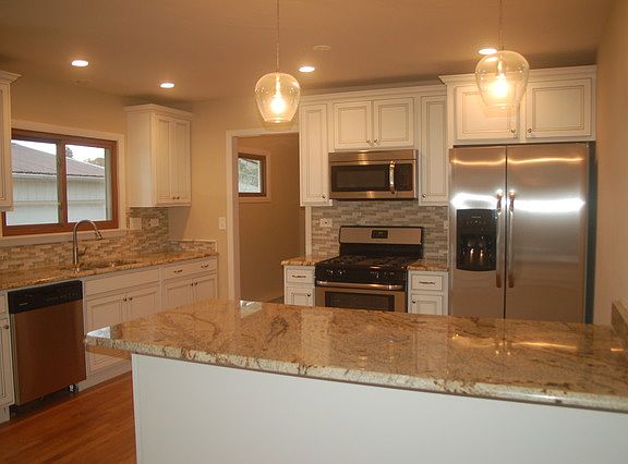 4th image of 11609 Douglas Ave