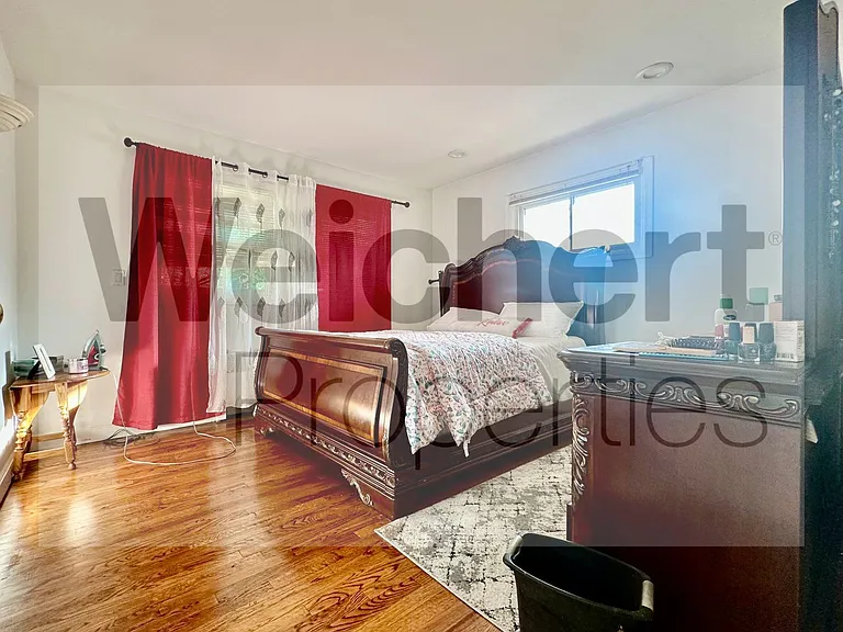 211 W 22nd St — Photo 9