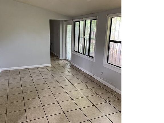 4th image of 5805 Pinewood Ave