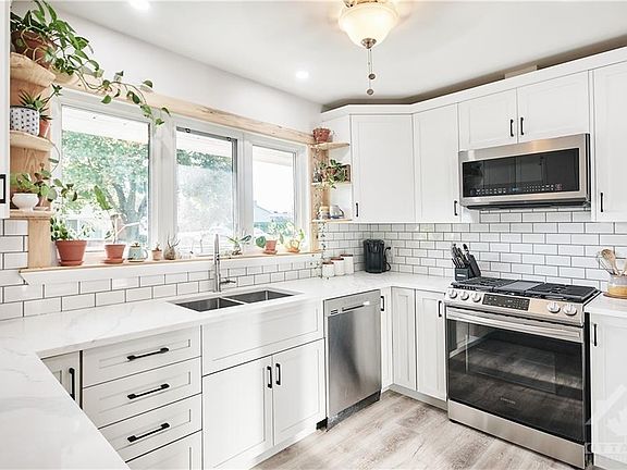 3rd image of 66 Broadview Ave E
