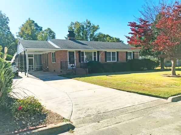 2702 Crockett Dr, Greenville, NC 27858