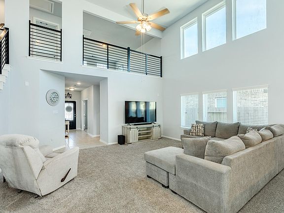 3rd image of 3640 Crosspointe Pass