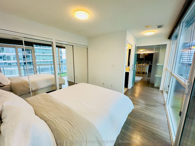 352 Front St W #1007 — Photo 15