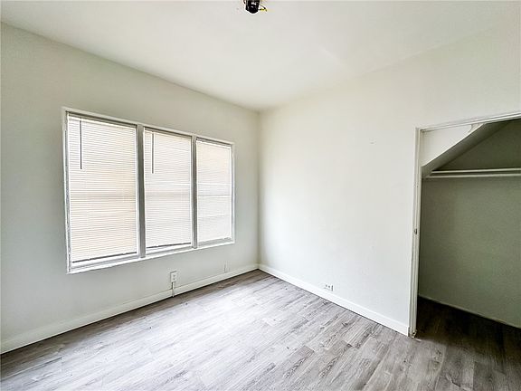 5th image of 519 S Carancahua St