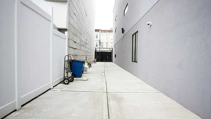 Rented by Nooklyn NYC LLC | media 18