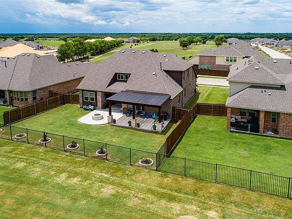 4th image of 2406 Llano Dr