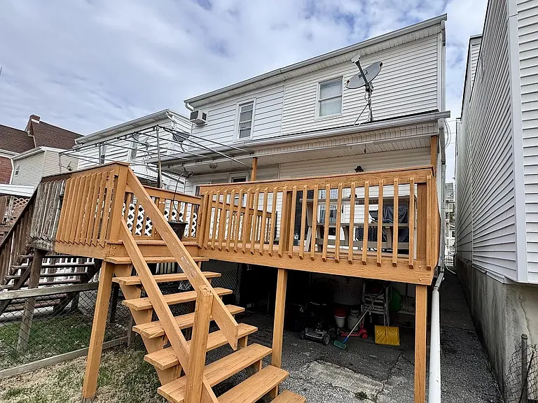 233 Carbon St — Photo 14