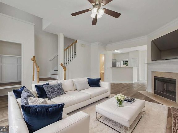 3rd image of 146 Benfield Cir