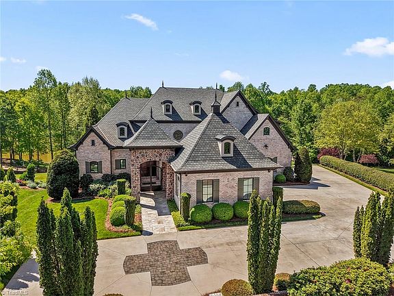 2nd image of 1361 Pheasant Ln