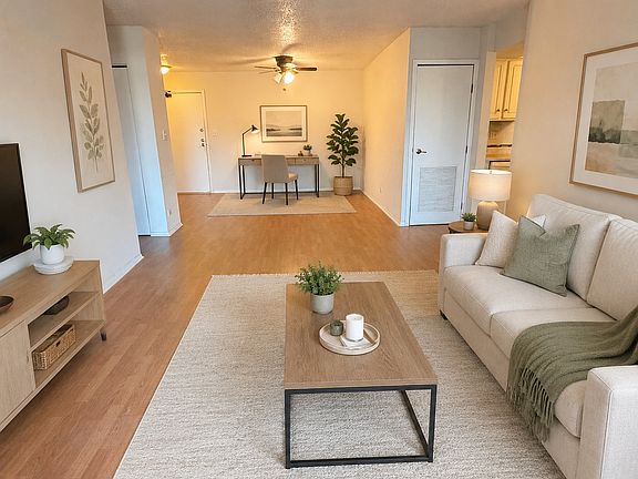 2nd image of 601 W Huntington Commons Rd APT 302