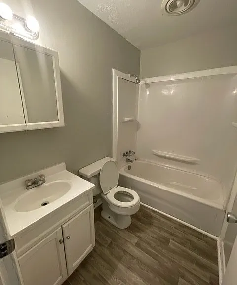 2118 Malloy St #3 — Photo 4