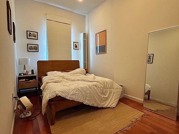 5th image of 110 Saint Marks Pl APT 22