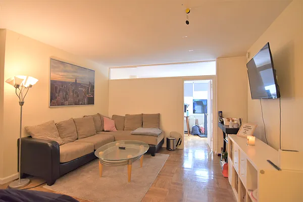 Rented by Buchbinder & Warren | media 1