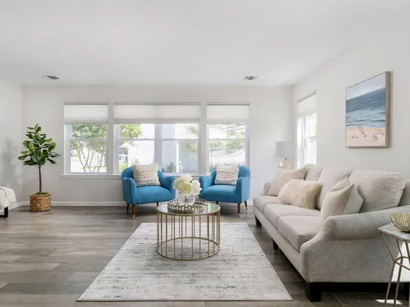 73 Leeward Court #73, Port Jefferson, NY 11777