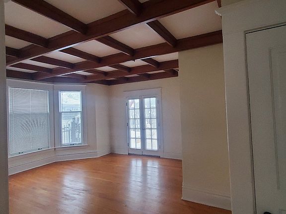 5th image of 558 College Ave SE