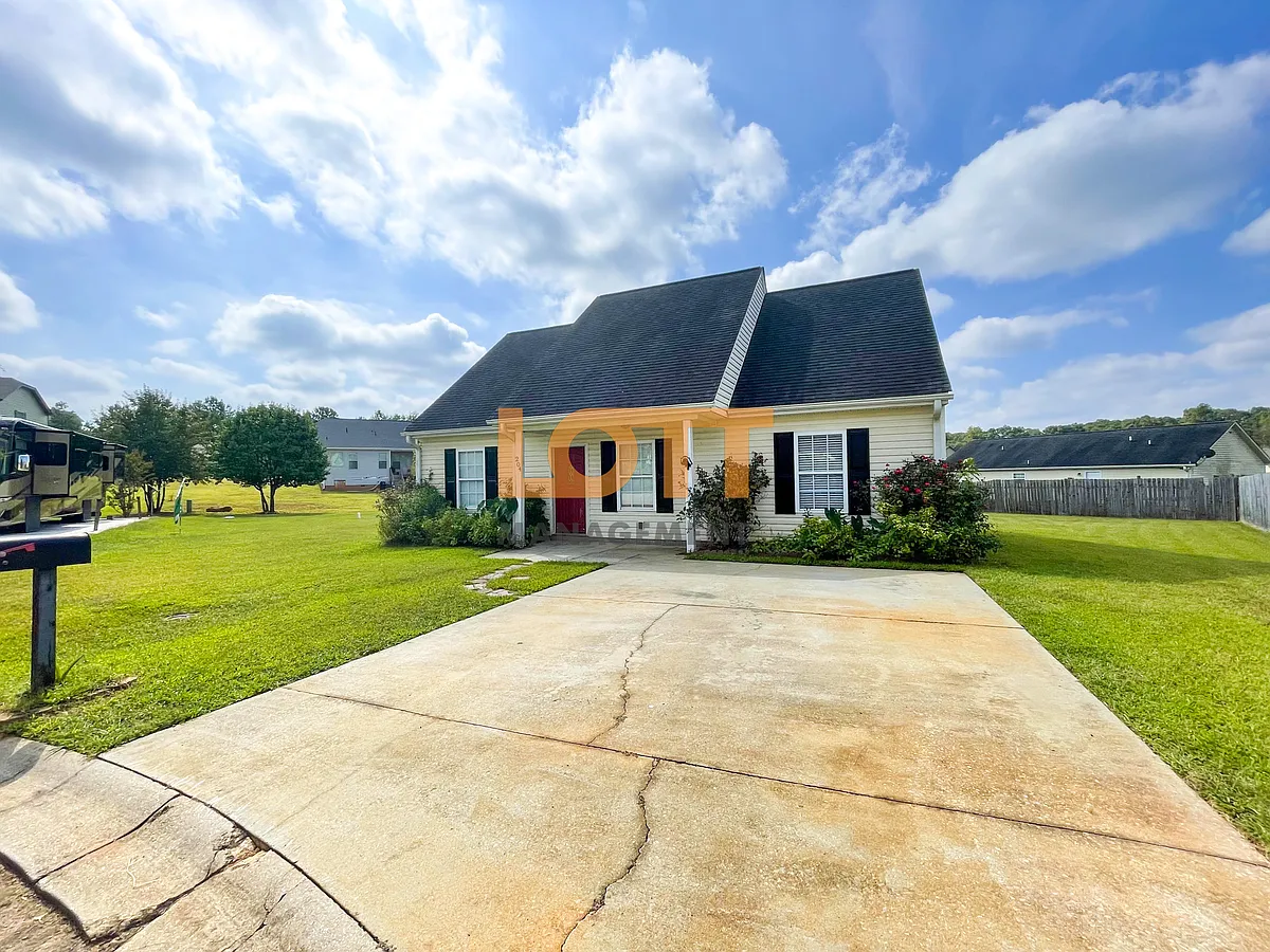 Building Photo - 204 Jarrett Ln