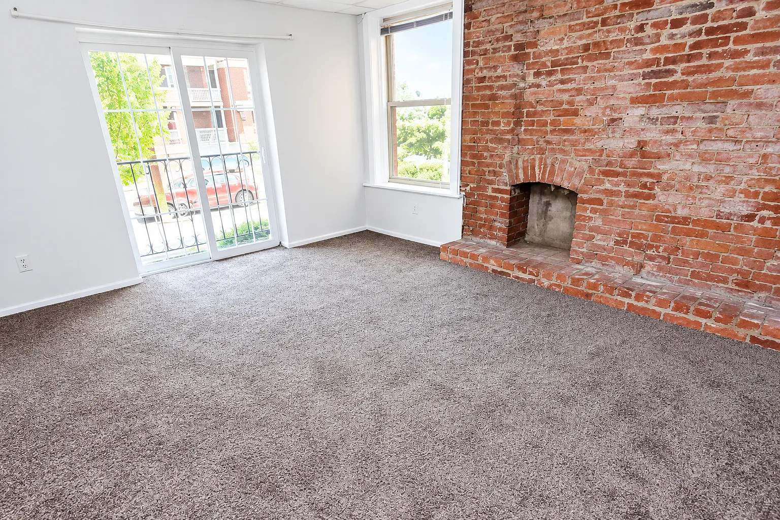 4 bed, 1250 sqft, $2,725 — Photo 1