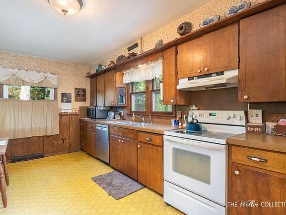 4th image of 3175 Barry St