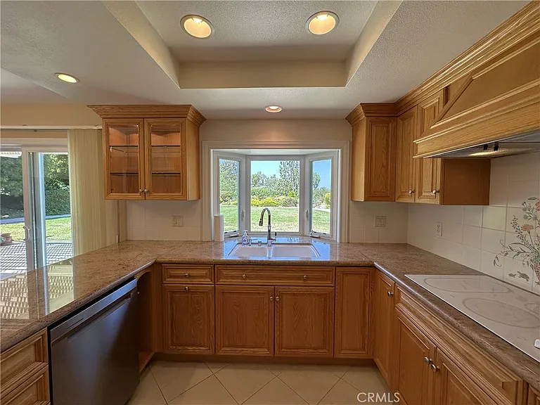 26543 Academy Dr — Photo 16